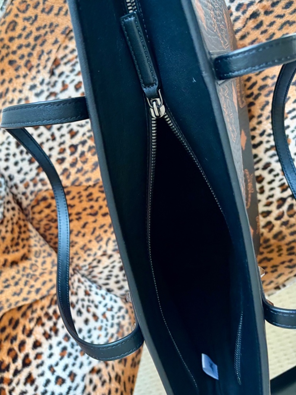 MCM Aren Tote - Black and Orange - Picture 8 of 14